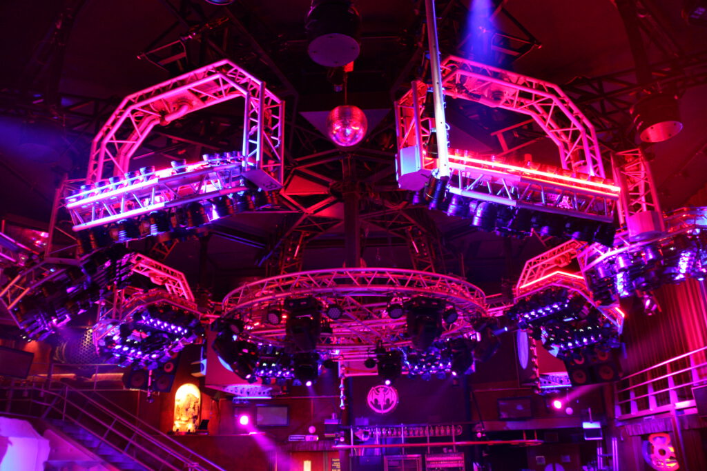 Kokorico: The Legendary Nightclub with Unmatched Light Shows in Zomergem